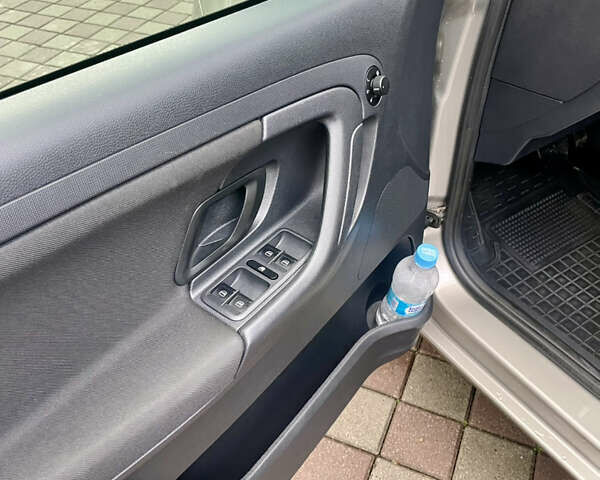 Серый Шкода Фабия, объемом двигателя 1.2 л и пробегом 148 тыс. км за 6900 $, фото 21 на Automoto.ua