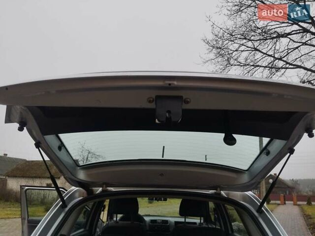 Серый Шкода Фабия, объемом двигателя 1.6 л и пробегом 270 тыс. км за 4950 $, фото 13 на Automoto.ua