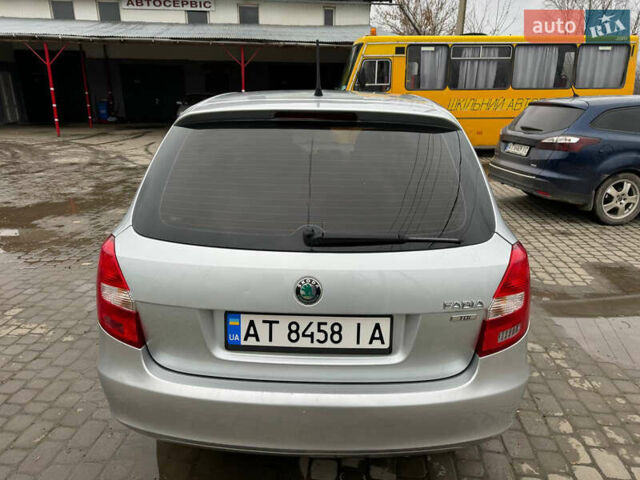 Серый Шкода Фабия, объемом двигателя 1.6 л и пробегом 250 тыс. км за 5999 $, фото 3 на Automoto.ua