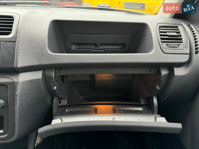 Серый Шкода Фабия, объемом двигателя 1.6 л и пробегом 250 тыс. км за 5999 $, фото 27 на Automoto.ua