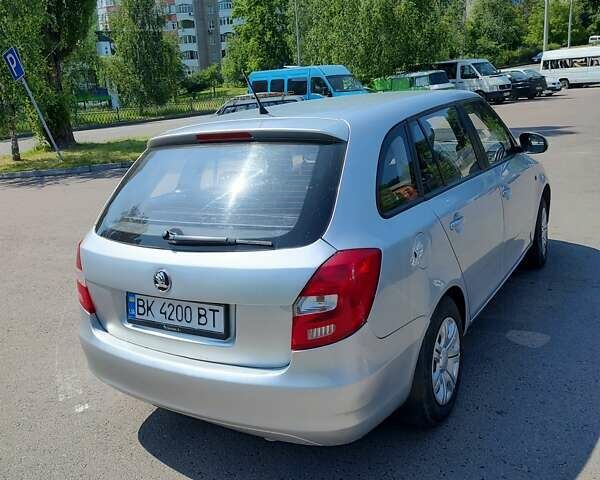 Серый Шкода Фабия, объемом двигателя 1.2 л и пробегом 231 тыс. км за 4100 $, фото 5 на Automoto.ua