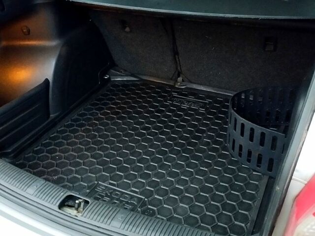 Сірий Шкода Фабія, об'ємом двигуна 1.6 л та пробігом 230 тис. км за 6200 $, фото 5 на Automoto.ua