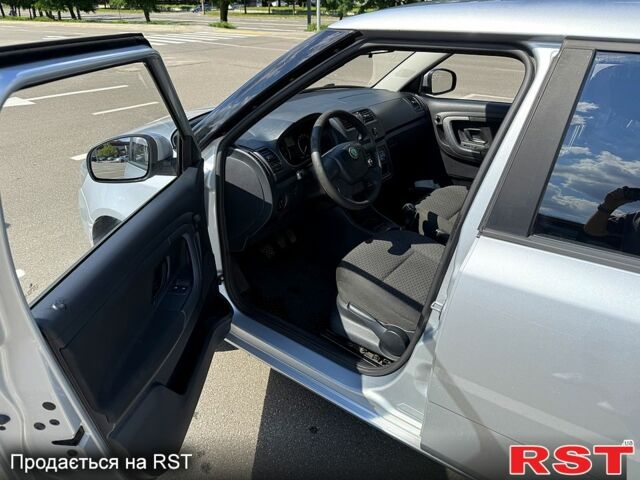 Серый Шкода Фабия, объемом двигателя 1.2 л и пробегом 189 тыс. км за 4500 $, фото 5 на Automoto.ua