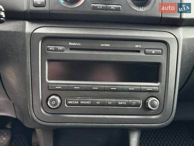 Шкода Фабия 2012 в Львове на Automoto.ua Серый Шкода Фабия, объемом двигателя 1.6 л и пробегом 267 тыс. км за 7190 $, фото 17 на Automoto.ua