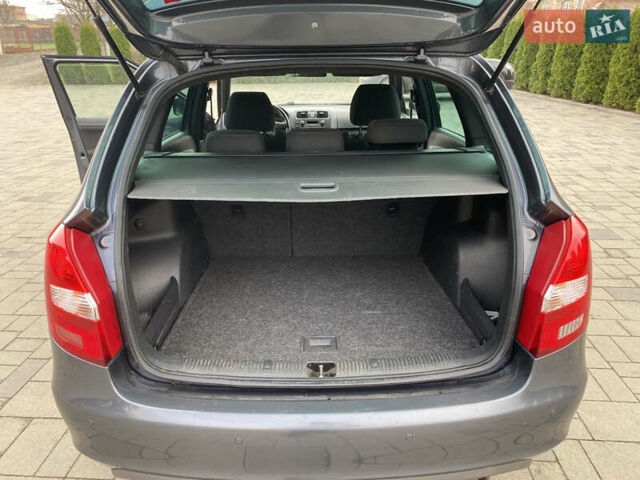 Серый Шкода Фабия, объемом двигателя 1.4 л и пробегом 219 тыс. км за 8000 $, фото 16 на Automoto.ua