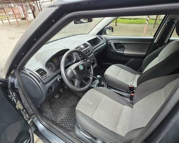 Серый Шкода Фабия, объемом двигателя 1.6 л и пробегом 340 тыс. км за 4800 $, фото 17 на Automoto.ua