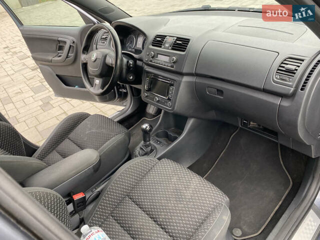 Серый Шкода Фабия, объемом двигателя 1.4 л и пробегом 219 тыс. км за 8000 $, фото 18 на Automoto.ua