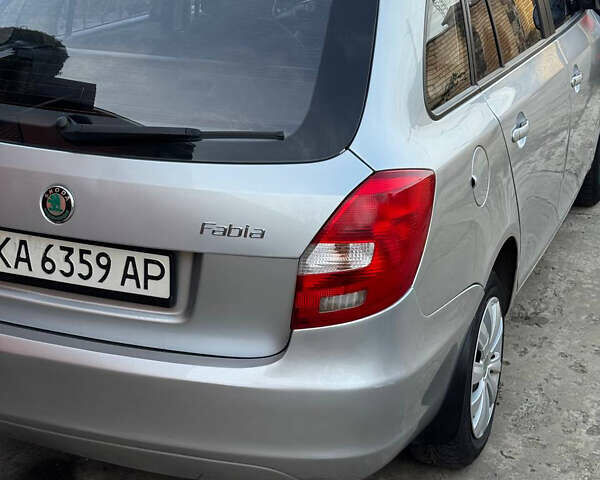 Серый Шкода Фабия, объемом двигателя 1.39 л и пробегом 211 тыс. км за 4250 $, фото 8 на Automoto.ua