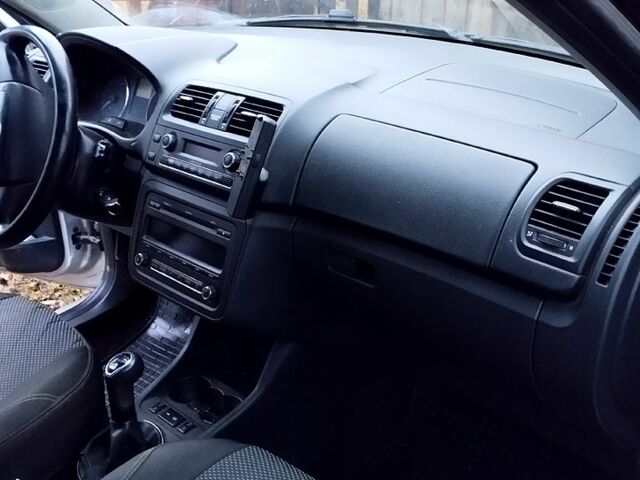Сірий Шкода Фабія, об'ємом двигуна 1.6 л та пробігом 230 тис. км за 6200 $, фото 8 на Automoto.ua