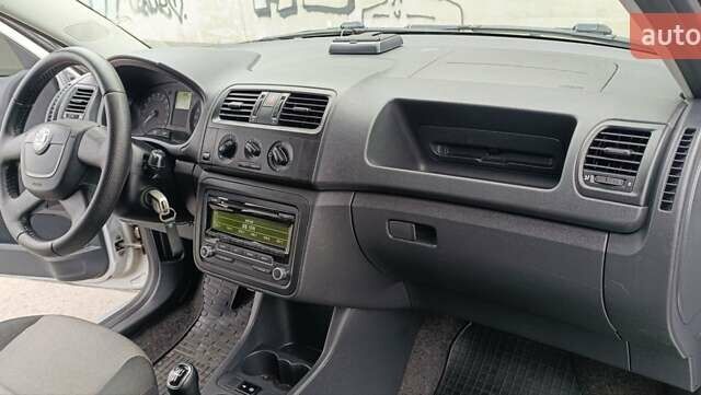 Сірий Шкода Фабія, об'ємом двигуна 1.6 л та пробігом 273 тис. км за 5998 $, фото 13 на Automoto.ua