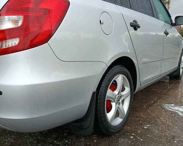 Серый Шкода Фабия, объемом двигателя 1.6 л и пробегом 254 тыс. км за 6200 $, фото 7 на Automoto.ua