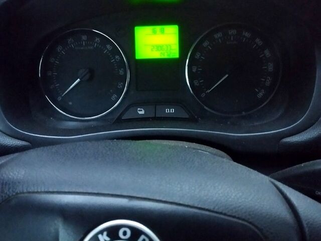 Сірий Шкода Фабія, об'ємом двигуна 1.6 л та пробігом 230 тис. км за 6200 $, фото 10 на Automoto.ua