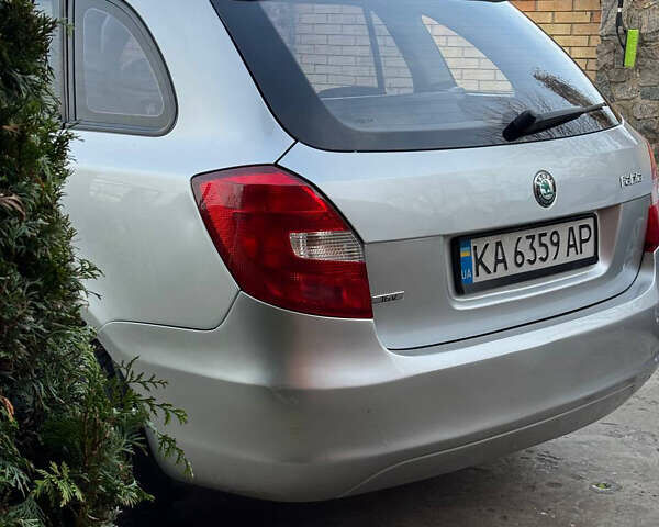 Серый Шкода Фабия, объемом двигателя 1.39 л и пробегом 211 тыс. км за 4250 $, фото 7 на Automoto.ua