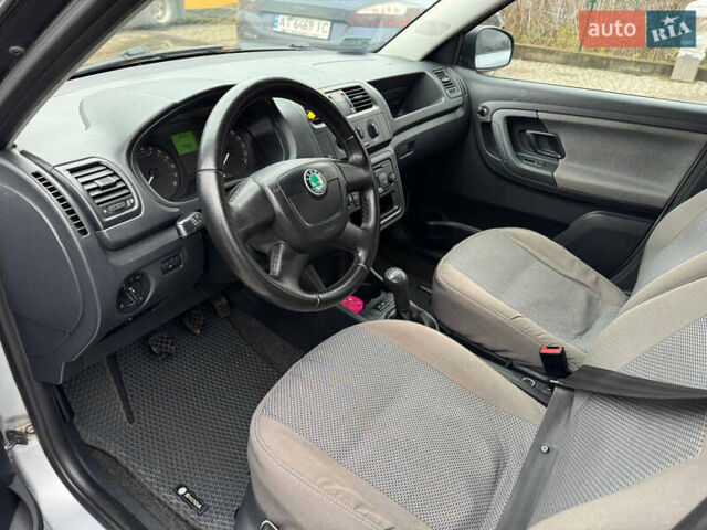 Серый Шкода Фабия, объемом двигателя 1.6 л и пробегом 250 тыс. км за 5999 $, фото 6 на Automoto.ua