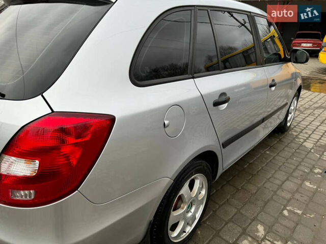 Серый Шкода Фабия, объемом двигателя 1.6 л и пробегом 250 тыс. км за 5999 $, фото 17 на Automoto.ua