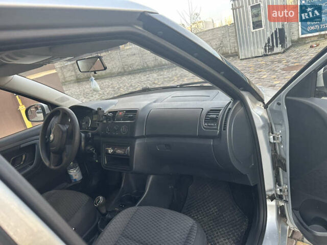 Серый Шкода Фабия, объемом двигателя 1.2 л и пробегом 193 тыс. км за 4499 $, фото 10 на Automoto.ua