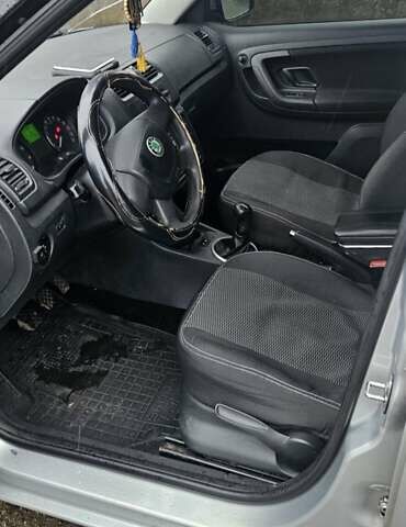 Серый Шкода Фабия, объемом двигателя 1.2 л и пробегом 195 тыс. км за 4900 $, фото 3 на Automoto.ua