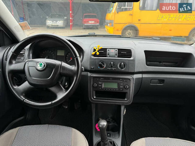 Серый Шкода Фабия, объемом двигателя 1.6 л и пробегом 250 тыс. км за 5999 $, фото 11 на Automoto.ua