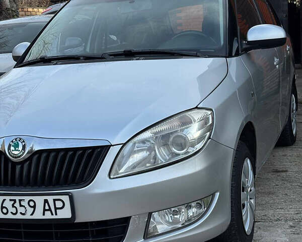 Серый Шкода Фабия, объемом двигателя 1.39 л и пробегом 211 тыс. км за 4250 $, фото 1 на Automoto.ua