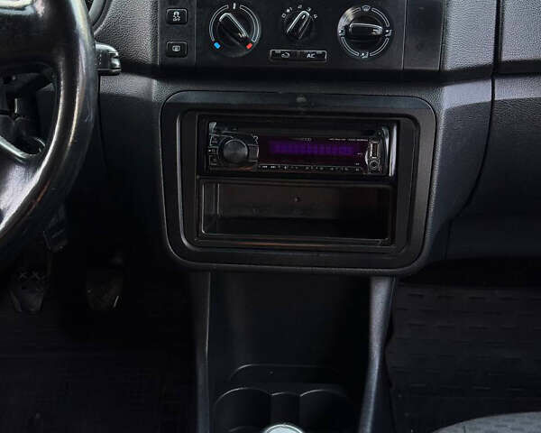 Серый Шкода Фабия, объемом двигателя 1.39 л и пробегом 211 тыс. км за 4250 $, фото 11 на Automoto.ua