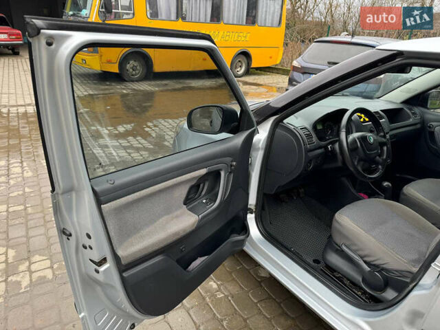 Серый Шкода Фабия, объемом двигателя 1.6 л и пробегом 250 тыс. км за 5999 $, фото 9 на Automoto.ua