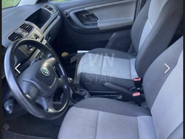 Серый Шкода Фабия, объемом двигателя 1.6 л и пробегом 302 тыс. км за 2500 $, фото 9 на Automoto.ua