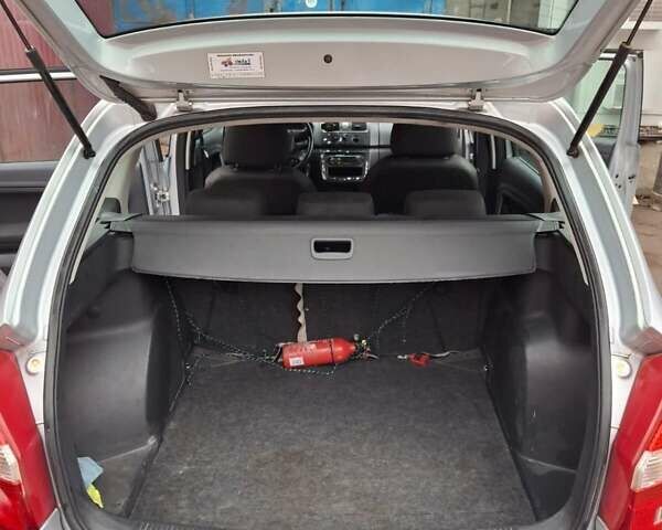 Серый Шкода Фабия, объемом двигателя 1.6 л и пробегом 299 тыс. км за 5000 $, фото 2 на Automoto.ua