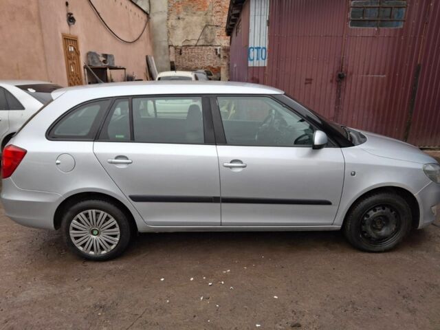 Серый Шкода Фабия, объемом двигателя 1.6 л и пробегом 299 тыс. км за 5000 $, фото 3 на Automoto.ua