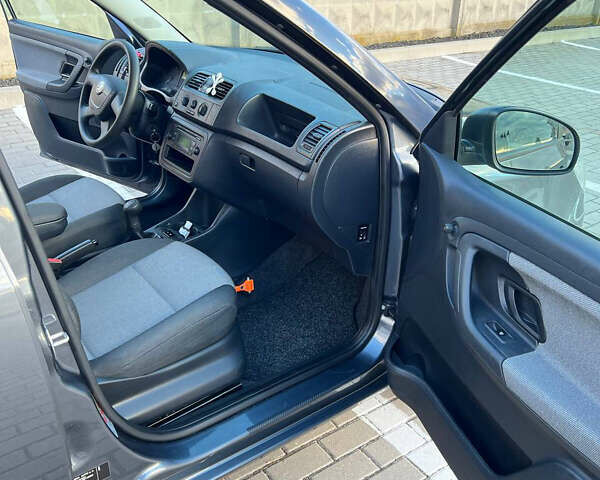 Серый Шкода Фабия, объемом двигателя 1.2 л и пробегом 295 тыс. км за 4950 $, фото 17 на Automoto.ua