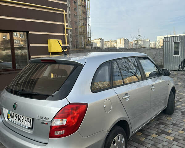 Серый Шкода Фабия, объемом двигателя 1.2 л и пробегом 193 тыс. км за 4499 $, фото 7 на Automoto.ua