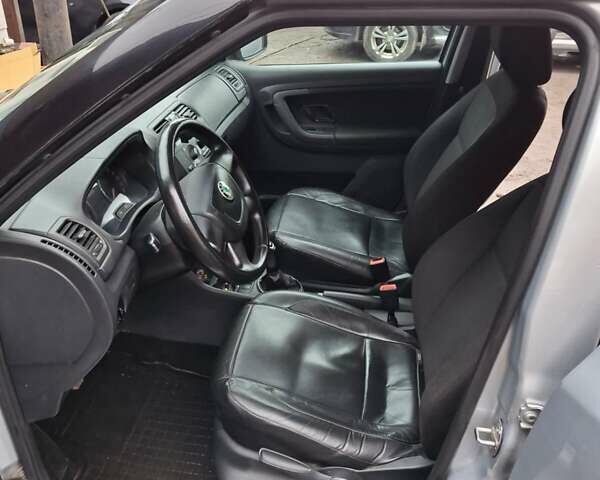 Серый Шкода Фабия, объемом двигателя 1.6 л и пробегом 299 тыс. км за 5000 $, фото 17 на Automoto.ua