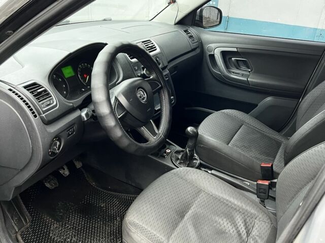 Серый Шкода Фабия, объемом двигателя 1.4 л и пробегом 350 тыс. км за 3700 $, фото 5 на Automoto.ua