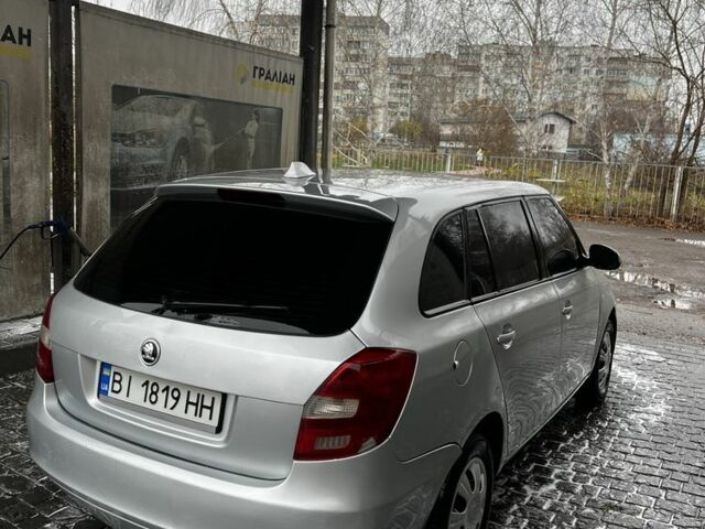 Серый Шкода Фабия, объемом двигателя 1.4 л и пробегом 350 тыс. км за 3700 $, фото 3 на Automoto.ua