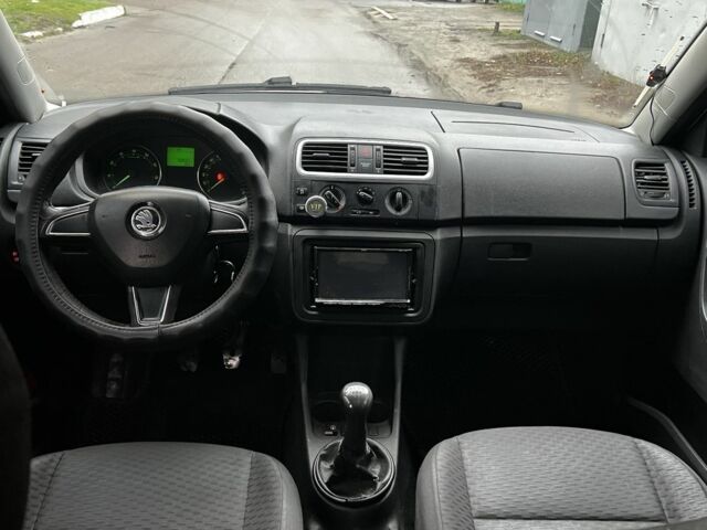 Серый Шкода Фабия, объемом двигателя 1.4 л и пробегом 350 тыс. км за 3700 $, фото 8 на Automoto.ua