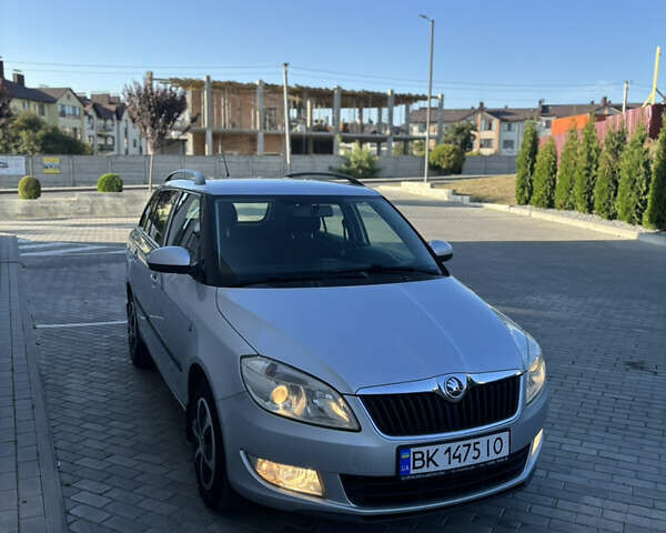 Сірий Шкода Фабія, об'ємом двигуна 1.6 л та пробігом 309 тис. км за 5750 $, фото 4 на Automoto.ua
