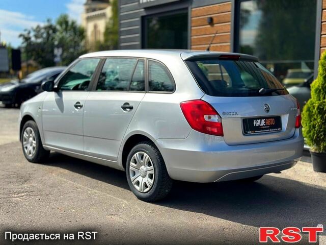 Серый Шкода Фабия, объемом двигателя 1.6 л и пробегом 220 тыс. км за 6100 $, фото 2 на Automoto.ua