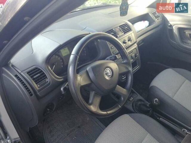 Серый Шкода Фабия, объемом двигателя 1.6 л и пробегом 260 тыс. км за 6800 $, фото 2 на Automoto.ua