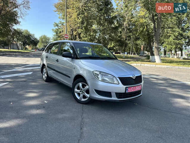 Серый Шкода Фабия, объемом двигателя 1.4 л и пробегом 196 тыс. км за 6150 $, фото 2 на Automoto.ua