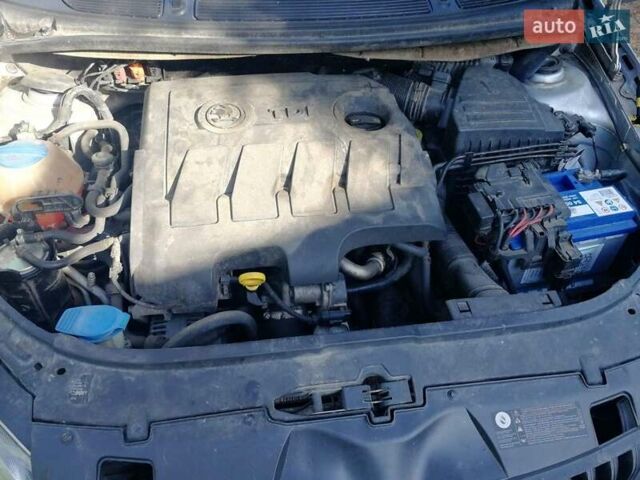 Серый Шкода Фабия, объемом двигателя 1.6 л и пробегом 260 тыс. км за 6800 $, фото 3 на Automoto.ua