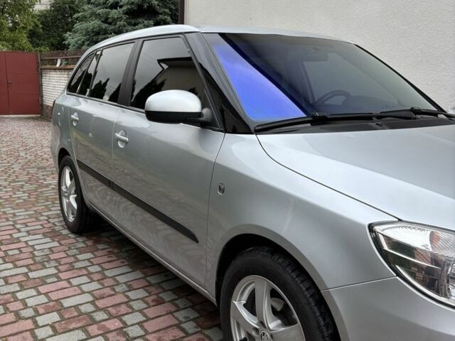 Серый Шкода Фабия, объемом двигателя 1.6 л и пробегом 274 тыс. км за 6500 $, фото 6 на Automoto.ua