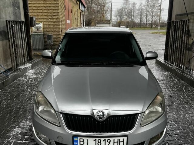 Серый Шкода Фабия, объемом двигателя 1.4 л и пробегом 350 тыс. км за 3700 $, фото 1 на Automoto.ua