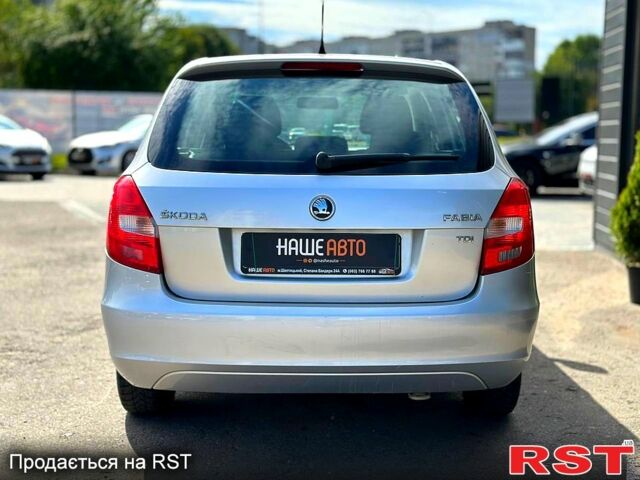 Серый Шкода Фабия, объемом двигателя 1.6 л и пробегом 220 тыс. км за 6100 $, фото 3 на Automoto.ua