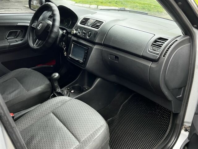 Серый Шкода Фабия, объемом двигателя 1.4 л и пробегом 350 тыс. км за 3700 $, фото 6 на Automoto.ua