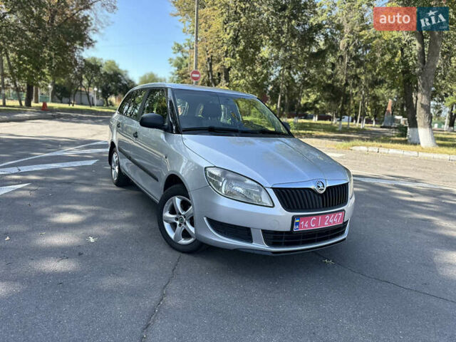 Серый Шкода Фабия, объемом двигателя 1.4 л и пробегом 196 тыс. км за 6150 $, фото 1 на Automoto.ua