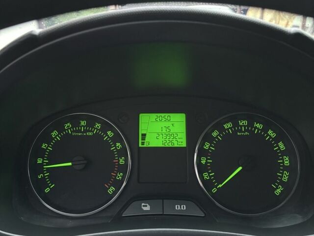 Серый Шкода Фабия, объемом двигателя 1.6 л и пробегом 274 тыс. км за 6500 $, фото 20 на Automoto.ua