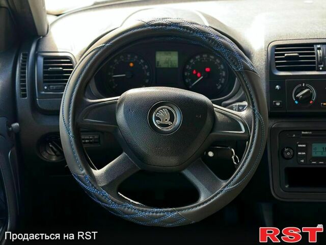 Серый Шкода Фабия, объемом двигателя 1.6 л и пробегом 220 тыс. км за 6100 $, фото 5 на Automoto.ua