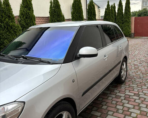 Серый Шкода Фабия, объемом двигателя 1.6 л и пробегом 274 тыс. км за 6500 $, фото 5 на Automoto.ua