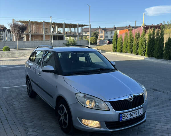 Сірий Шкода Фабія, об'ємом двигуна 1.6 л та пробігом 309 тис. км за 5750 $, фото 2 на Automoto.ua