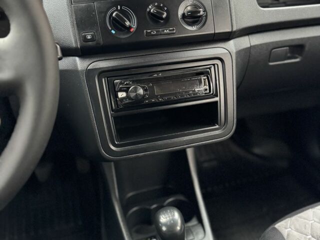 Серый Шкода Фабия, объемом двигателя 1.4 л и пробегом 180 тыс. км за 5750 $, фото 14 на Automoto.ua