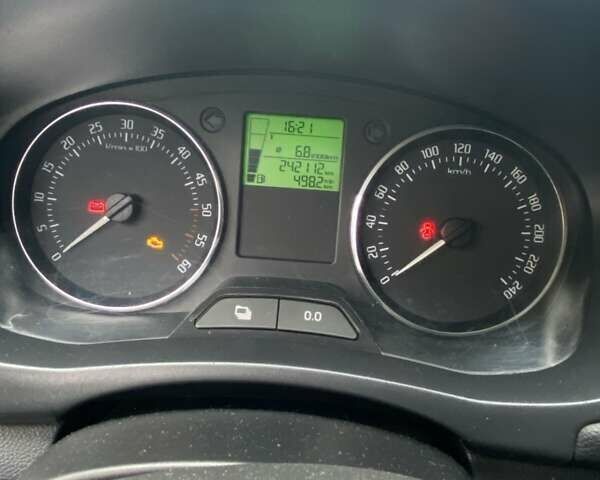 Серый Шкода Фабия, объемом двигателя 1.6 л и пробегом 240 тыс. км за 6150 $, фото 7 на Automoto.ua